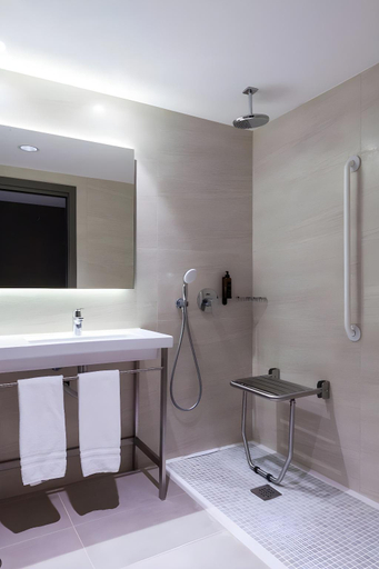 Bathroom 5, Hotel Bristol, Alicante