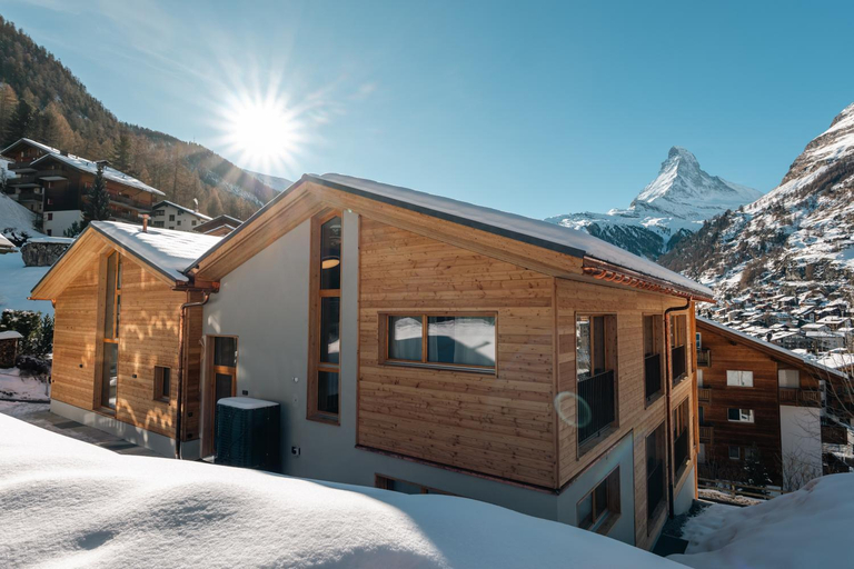 Exterior & Views