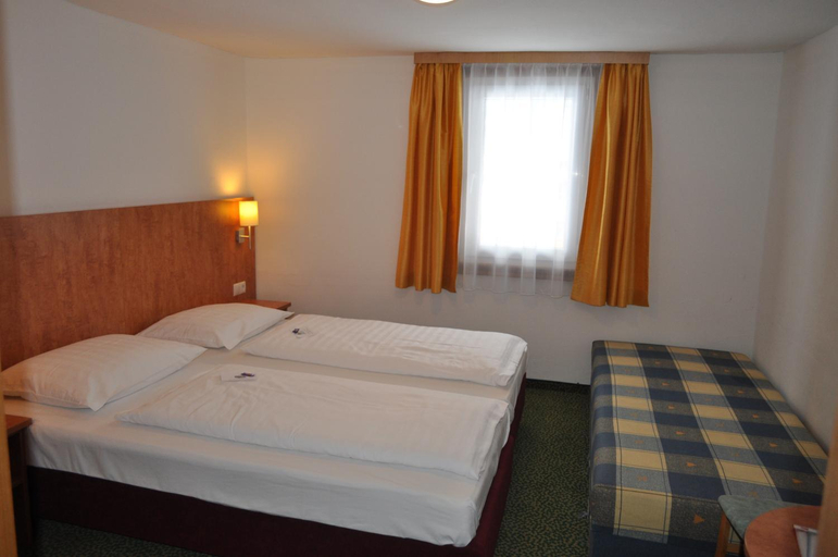 Bedroom 4, Hotel Tauernpasshohe, Sankt Johann im Pongau