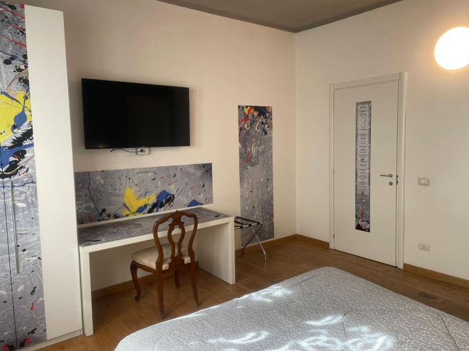 Others 5, Rooms Of Love, Pavia