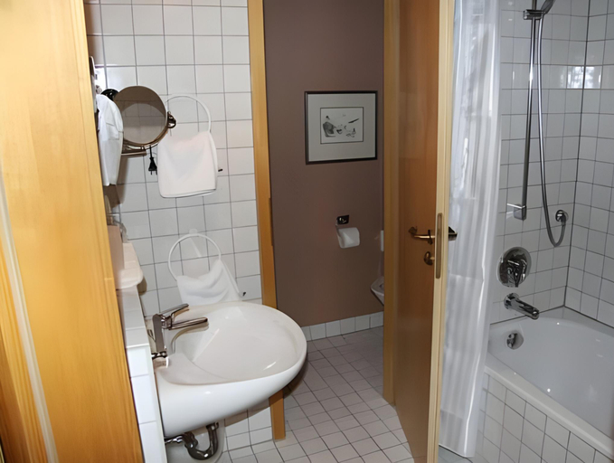 Bathroom 3, Restaurant & Landhotel Winter, Reutlingen