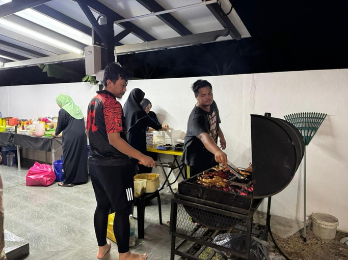 Food & Drinks, Zulanie's The Pool Cottage near D'Aur Beach, Bachok with WiFi and Netflix, Bachok