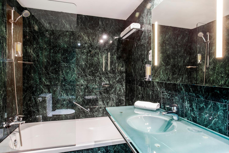 Bathroom 4, B&B HOTEL Granada Estacion, Granada