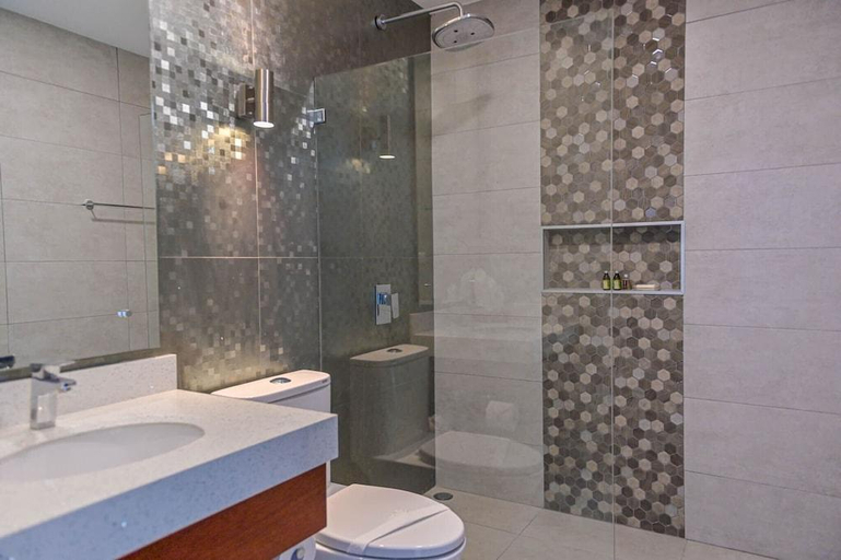 Bathroom 4, Paradise Flamingo Beach Hotel, Santa Cruz