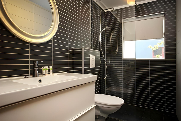 Bathroom 3, Hotel Frón, Reykjavík