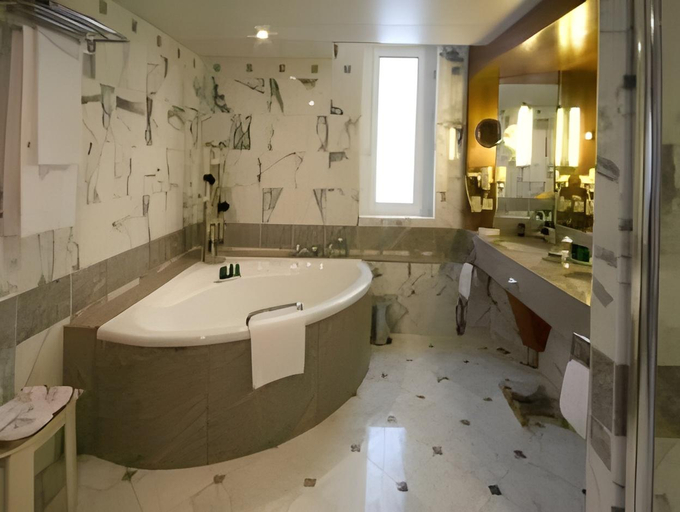 Bathroom 5, Le Royal Hotels & Resorts Luxembourg, Luxembourg