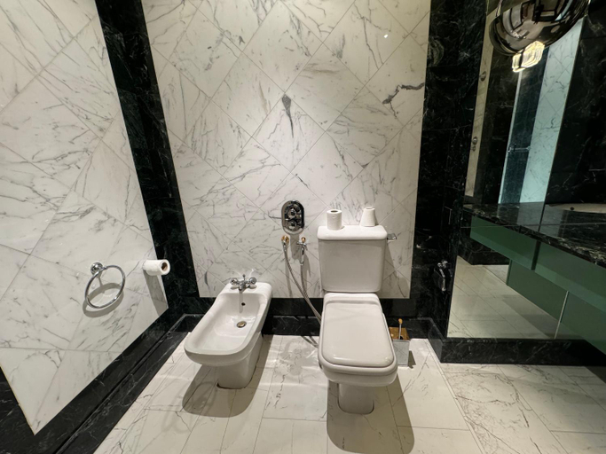 Bathroom 5, The Bishop, London