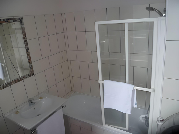 Bathroom 3, Hotel Kelig, Finistère
