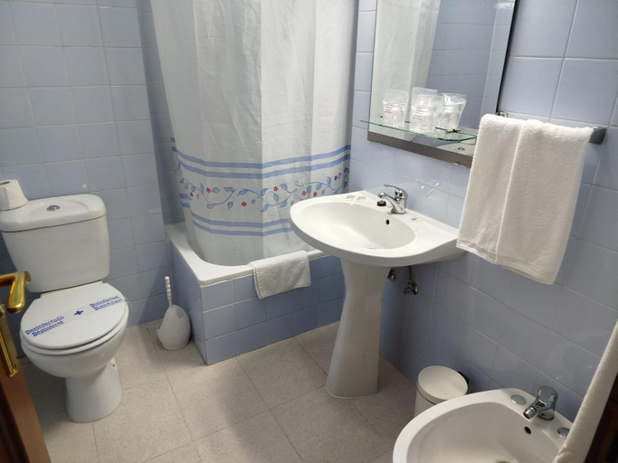 Bathroom, Hotel Camino de Santiago, A Coruña
