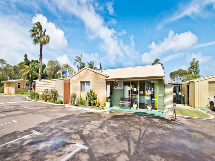 Public Area, Acclaim Pine Grove Holiday Park, Esperance
