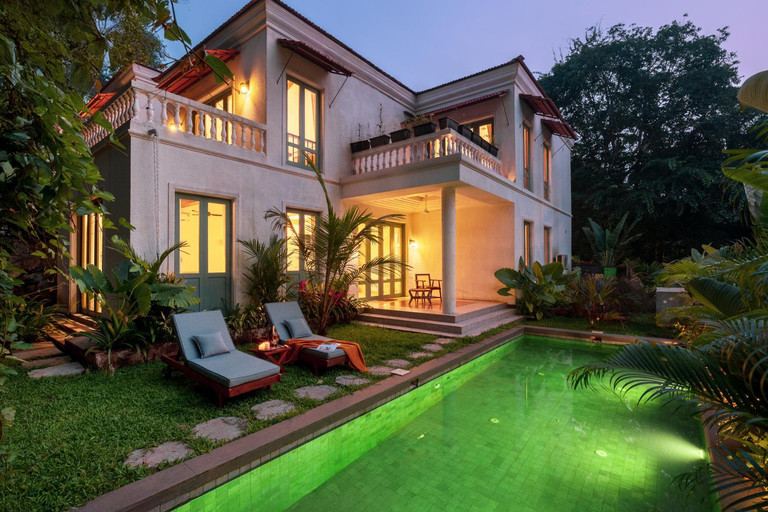 Exterior & Views