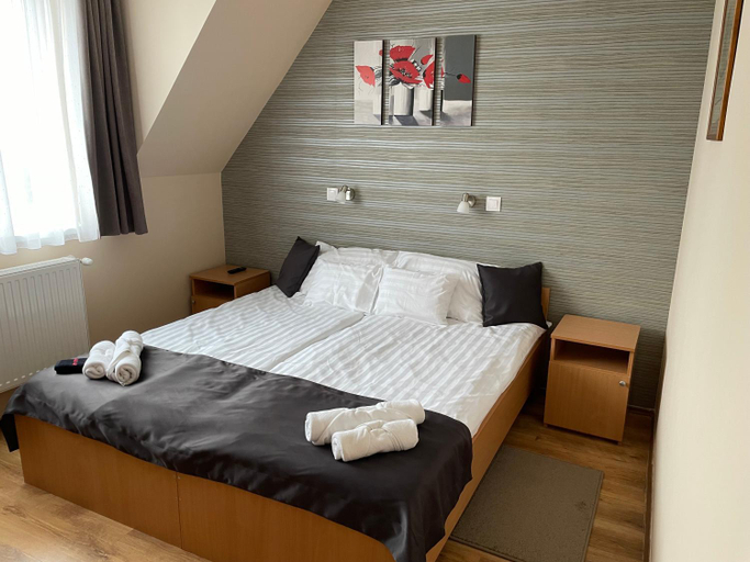 Bedroom 2, Angel's vendeghaz, Eger