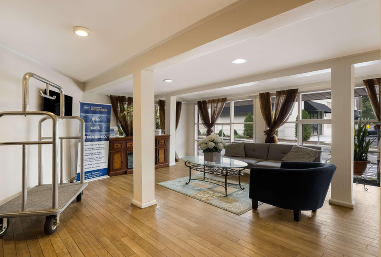Public Area 3, SureStay Plus by Best Western Woodbury Inn, Nassau