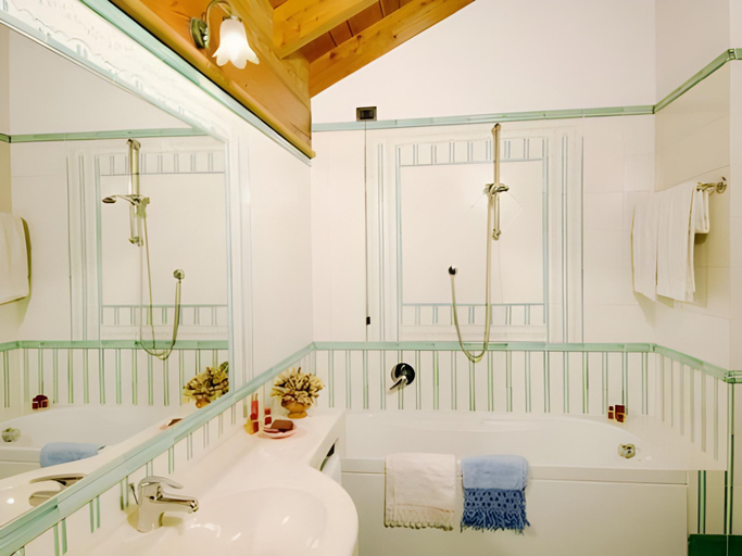 Bathroom 4, Della Torre, Verbano-Cusio-Ossola