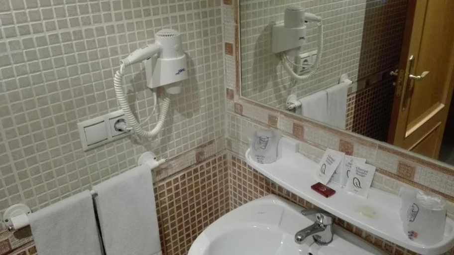 Bathroom, Hotel Rambla Emerita, centro ciudad check-in virtual, Badajoz