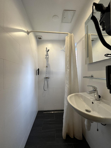 Bathroom 4, Budget Hostel Heart of Amsterdam, Amsterdam