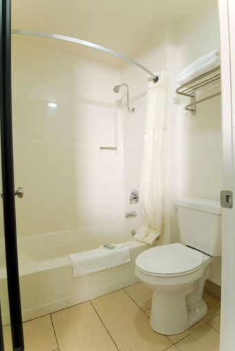 Bathroom 4, Best Western Hanford Inn, Kings