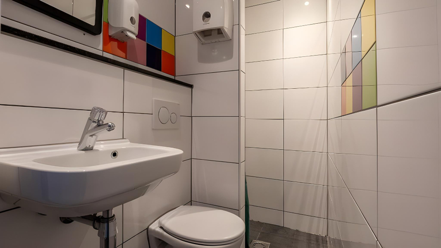 Bathroom 3, Hans Brinker Hostel Amsterdam, Amsterdam
