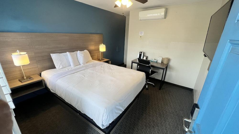 Bedroom 2, Beachwalker Inn & Suites, San Luis Obispo