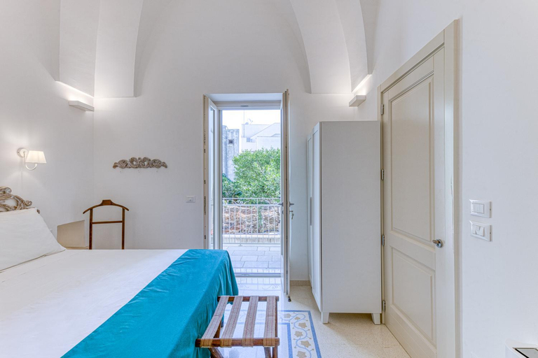 Others 3, Il cielo in una stanza B&B, Lecce