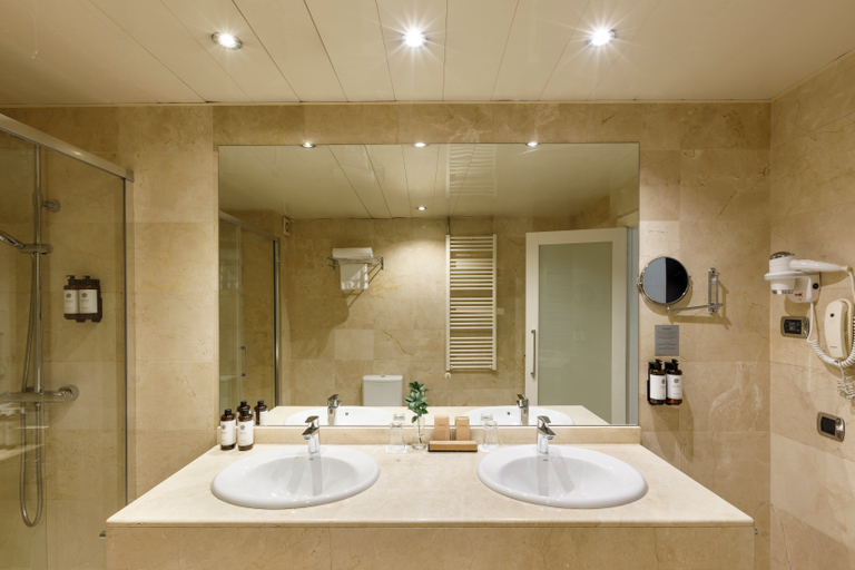 Bathroom 4, Aparthotel Mariano Cubi Barcelona, Barcelona