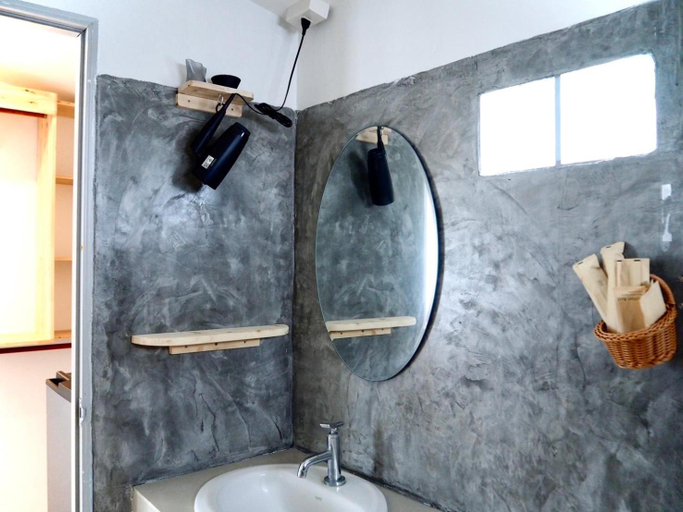 Bathroom 2, High Bar, Ko Phangan
