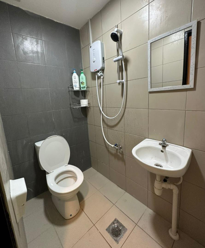 Bathroom, AIMAN ROOM @KOTA SAMARAHAN , Samarahan