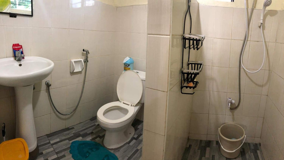 Bathroom 3, Fontelo Bungalow Guest House, Siquijor