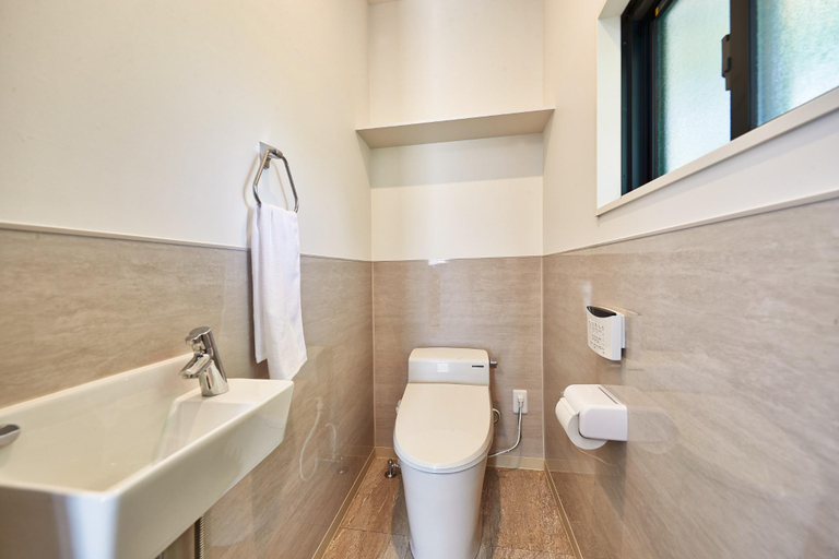 Bathroom 4, Kouri side village Rekibu, Nago