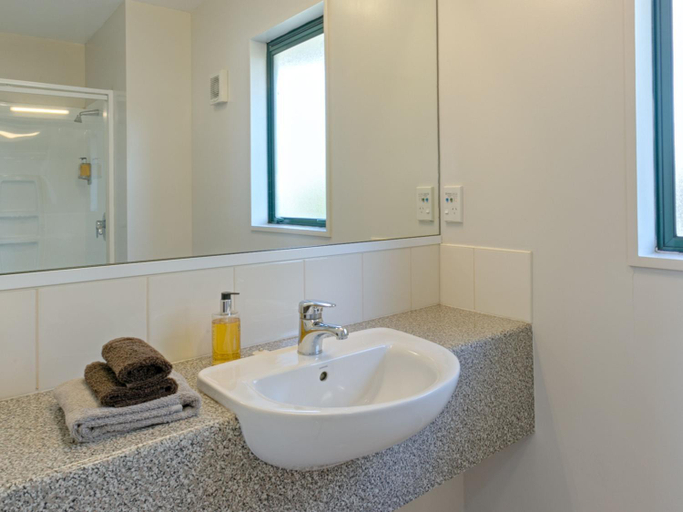 Bathroom 3, Bella Vista Motel Hanmer Springs, Hurunui
