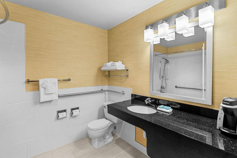 Bathroom 4, Best Western Cascadia Inn, Snohomish
