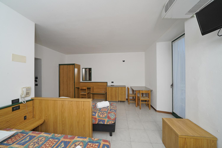 Others 4, Hotel La Pergola, Brescia