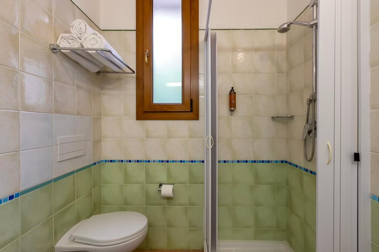 Bathroom 3, Hotel Fertilia, Sassari