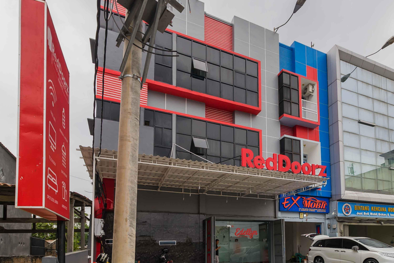 Exterior & Views 2, RedDoorz Plus near Millenium ICT Centre Medan 2, Medan