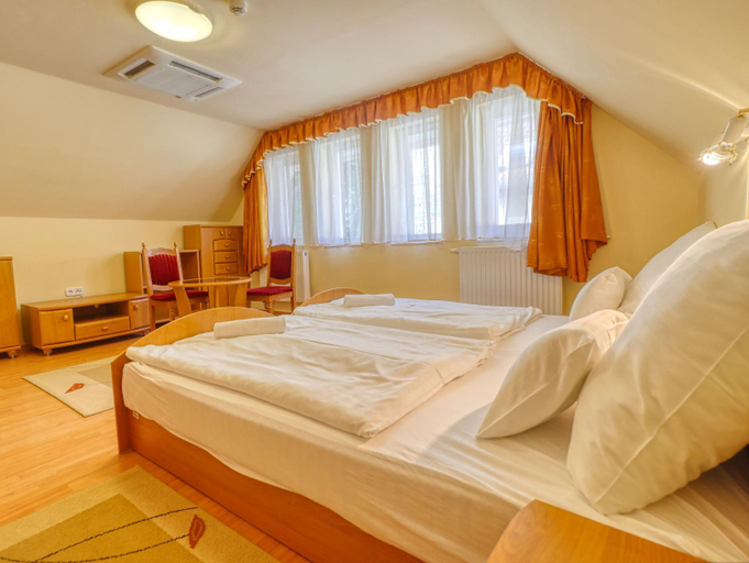 Others 4, Villa Park Apartmanhaz, Bélapátfalva