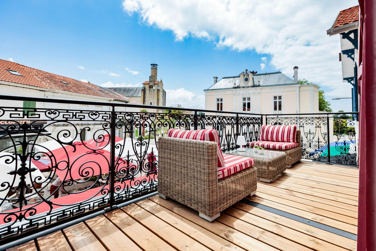 Others 2, Hotel du Balcon, Landes