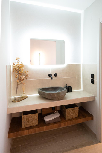 Bathroom 4, Dwell House 5, Epirus