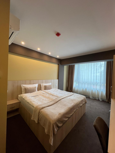 Others 3, Hotel DAMAD, Smardan