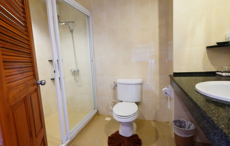 Bathroom 4, Phu View Talay Resort, Pattaya