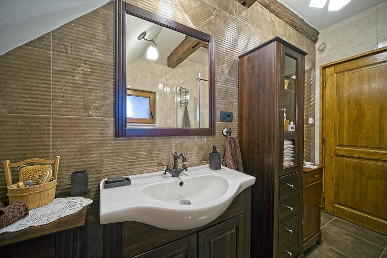 Bathroom 3, Kuća za odmor Karličevi, Skrad