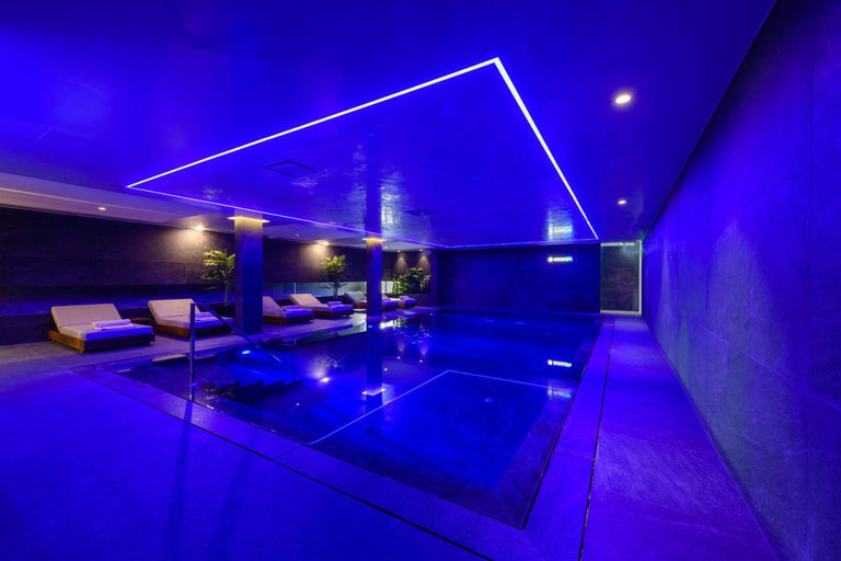 Sport & Beauty 2, Ajax Hotel