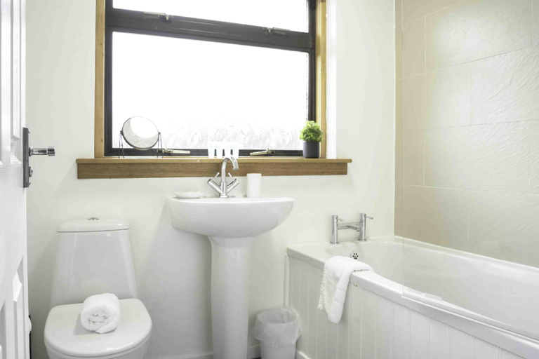 Bathroom 2, Redding House, Falkirk