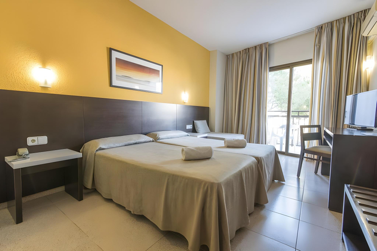 Bedroom 3, azuLine Hoteles Mar Amantis & II, Baleares