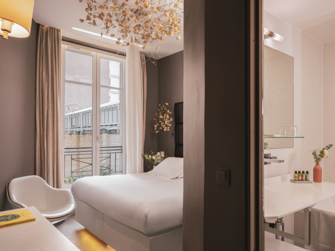 Bedroom 2, Hotel Legend, Paris