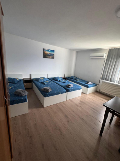 Others 5, Casa Alex, Pitesti