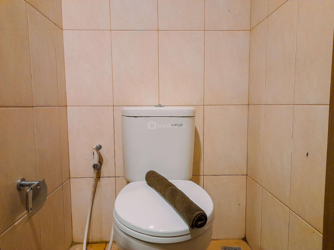 Bathroom 2, Modern Cozy Studio at Student Park Apt By Travelio, Sleman