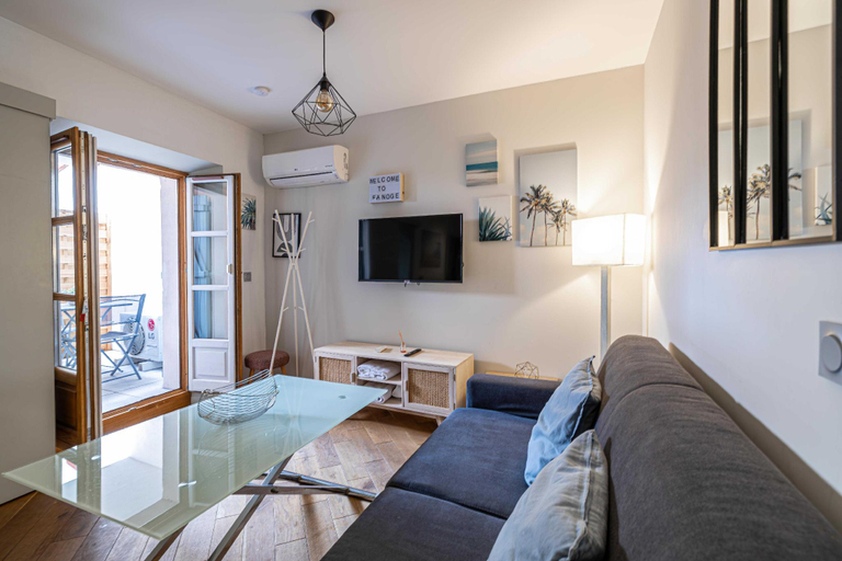 5, Magnificent renovated 2 room apartment , Alpes-Maritimes