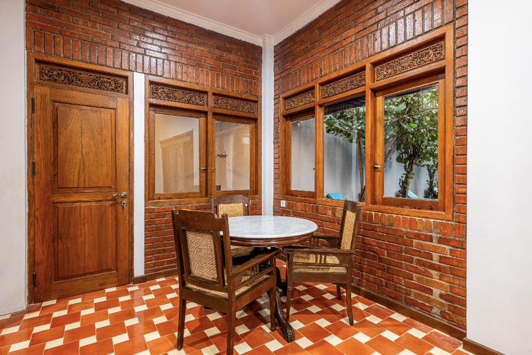 Interior view, Joglo Wardani, Sleman