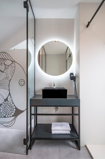 Bathroom 2, Hotel Puerto de la Luz by Pierre & Vacances, Las Palmas