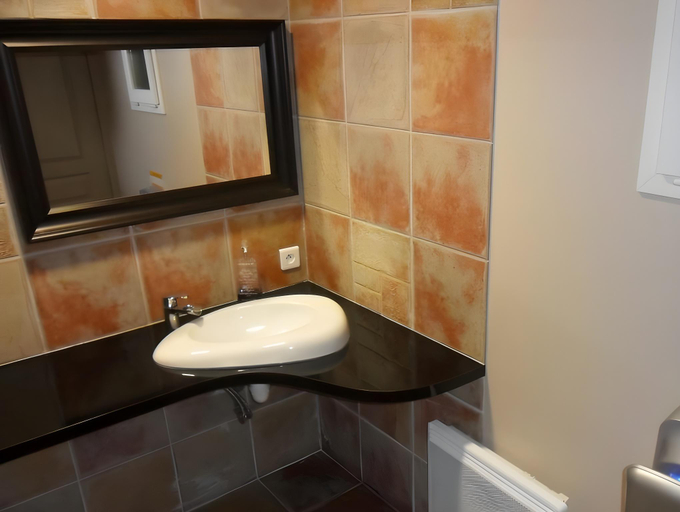Bathroom 3, La Saleine, Drôme